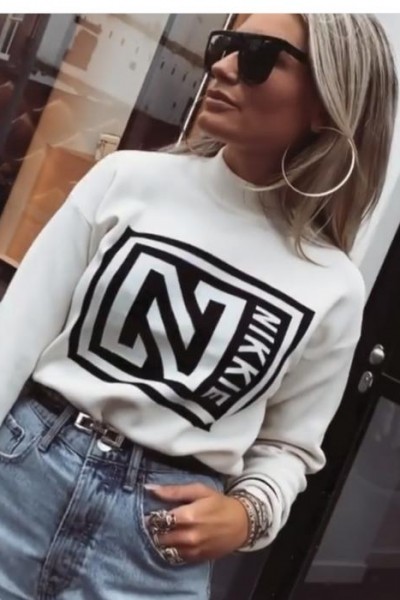 Nikkie Logo Patch Sweater Cream